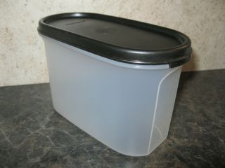 Tupperware Modular Mate Oval 2 W/ Black Seal 4 3/4 Cup (prev Owned)