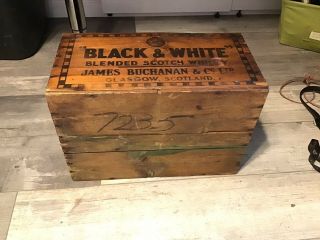 Black & White Blended Scotch Whiskey Wooden Box 3