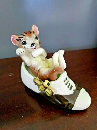 Cat In A Shoe With A Bee Salt And Pepper Shaker Set Vintage Japan