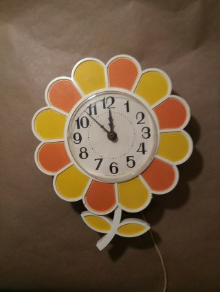 Vintage Retro Mcm Spartus Electric Plastic Daisy Clock