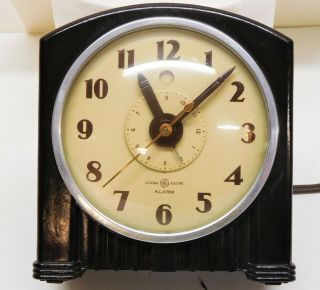 Vintage Art Deco Bakelite Ge Alarm Clock Model 7h154 General Electric