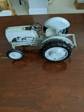 Ford 8n 1:16 Model Tractor