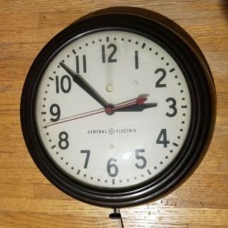 Vintage General Electric (ge) Wall Clock - Model 1ha1608