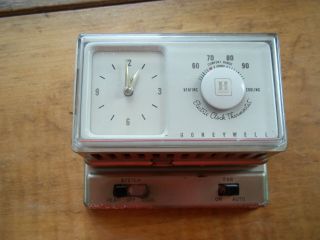 Vintage Honeywell T852a Electric Clock Thermostat C.  1950 