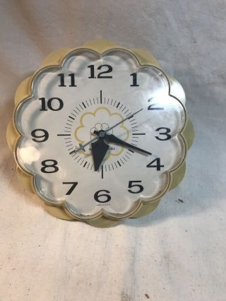 Vtg Ge General Electric Daisy Wall Clock Kitchen Decor 2150 Yellow