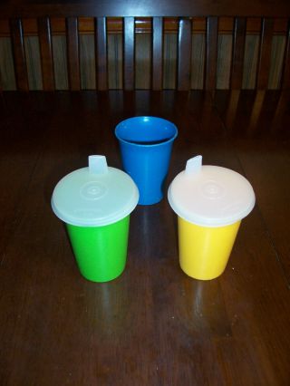 Vintage Set Of 3 Tupperware Sippy Cups With 2 Lids
