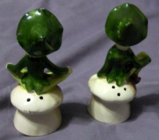 Vintage Set of Enesco Elf / Pixie Sitting on a Mushroom Salt & Pepper Shakers 2