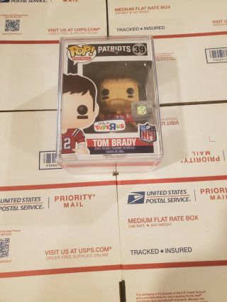 Funko Pop Tom Brady Throwback Jersey Nfl 39 Toys R Us Exclusive Protector