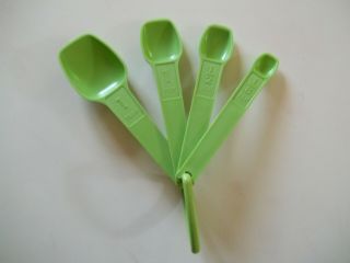 Vintage Tupperware Measuring Spoons Set Of 4 With Ring Green