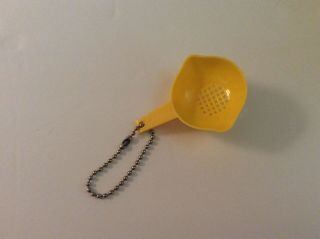 Vintage Tupperware Keychain Colander Yellow 2.  5 Inches In Length