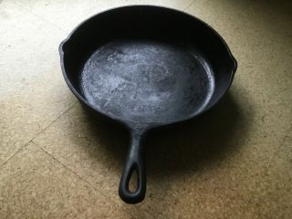 Vintage 10.  5 - Inch Cast Iron Frying Pan,  Well Seasoned