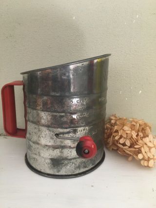 Flour Sifter Measuring Vintage Nesco 5 Cup Red Wooden Handle Retro Antique Decor