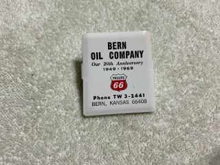 Vintage 1949 - 1969 Phillips 66 Bern Oil Company Metal Magnetic Clip Kansas