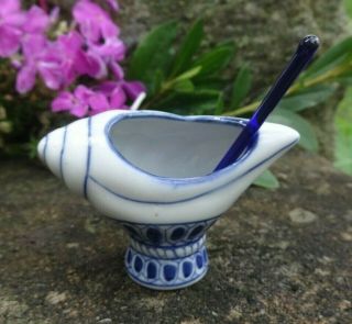 Flow - Blue Style Porcelain Shell Open Salt Dip,  Cellar,  Dish W/blue Glass Spoon
