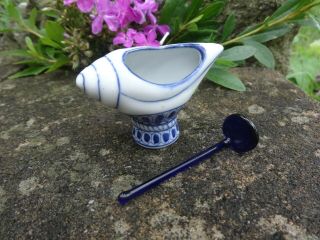 Flow - Blue Style Porcelain SHELL Open Salt Dip,  Cellar,  Dish w/Blue Glass Spoon 2