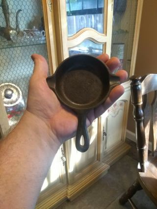 Vintage Wagner Ware Signed 1050 Mini Cast Iron Skillet Ashtray Or Spoon Holder