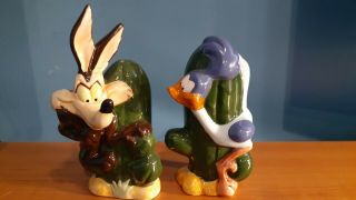 Road Runner And Wile E.  Coyote Salt And Pepper S&p Shakers - © 1993 Warner Bros.
