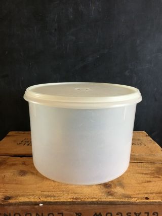 Tupperware Econo Sheer Round Canister Storage Container 267 - 4 Vintage 230 - 19 Lid