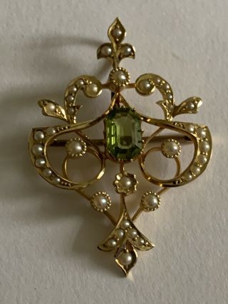 Fine Victorian Art Nouveau 15ct Gold Peridot & Seed Pearl Pendant Brooch