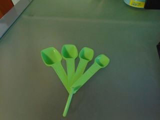 Tupperware Vintage Green Measuring Spoons Set Of 4 With Triangle Ring