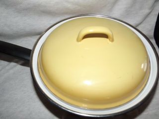 1970 ' s - 2.  5 Quart 10 Cup Enamelware Sauce Pan Made In Italy - Harvest Gold 2