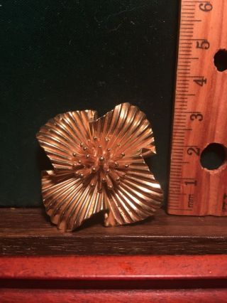 Vintage 1960s Tiffany & Co 14k Yellow Gold Ribbon Flower Pin By George Schuler