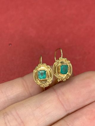 Elegant And Lovely Solid 18k Gold Antique Colombian Emerald Earrings Leverback