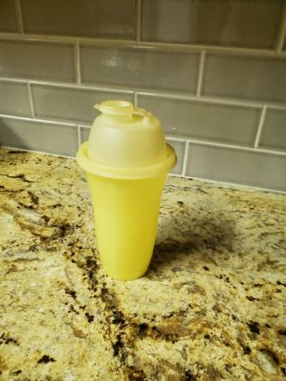 Vintage Tupperware 844 & 845 Quik Shake 16 Ounce Shaker For Dressing Smoothies