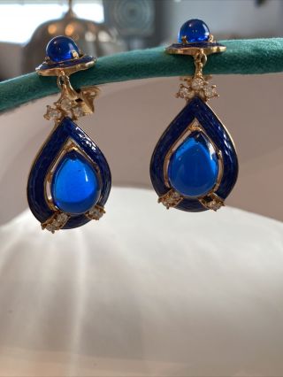 Vtg Trifari Crown Signed Goldtone Blue & Rhinestone Dangling Clip On Earrings