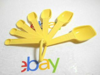 Vintage Tupperware Set Of 7 Yellow Measuring Spoons & Connecting Ring 1266 - 1272