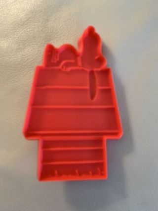 Vintage Hallmark Peanuts Snoopy Dog House Small 3” Red Plastic Cookie Cutter