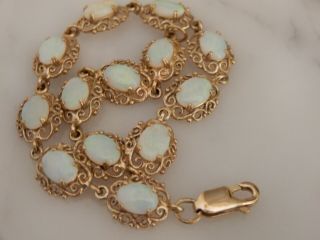 A Stunning 9 Ct Gold Oval 15.  00 Carat Opal Decorative Bracelet