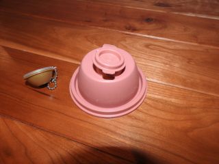 Tupperware Large Quick Shake Mauve Cap Only - Fits 2 Cup Size.  Includes Keychain.