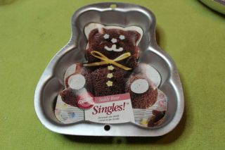 Wilton - Singles - Cake Pan - Teddy Bear - - With Insert - 5 Inch