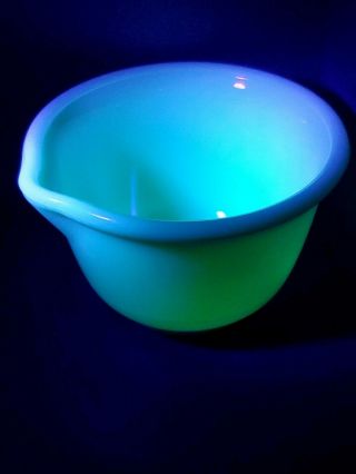 Hamilton Beach Glass Mixing Bowl With Spout | Custard Yellow Uranium Glass