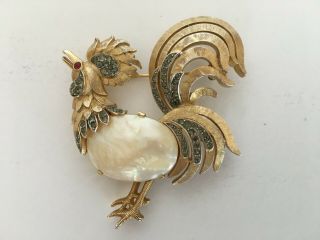 Vintage Crown Trifari Jelly Belly Rooster Mother Of Pearl Gold Tone Brooch Pin