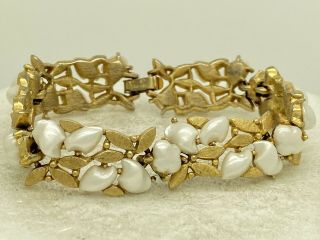 Vintage Crown Trifari Gold Tone Faux Pearl Leaf Link Bracelet 6.  5”
