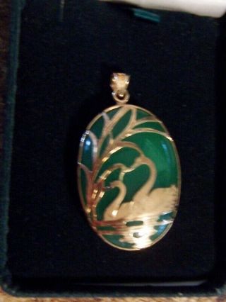 14k Solid Yellow Gold Swans On Green Jade Pendant 7 Dwt Tw Or 11 Gram