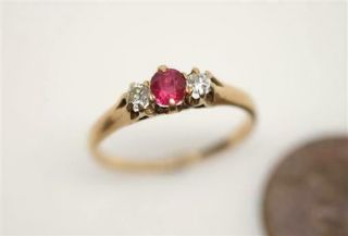 V Pretty Antique English 18k Gold Ruby & Diamond 3 Stone Ring C1910