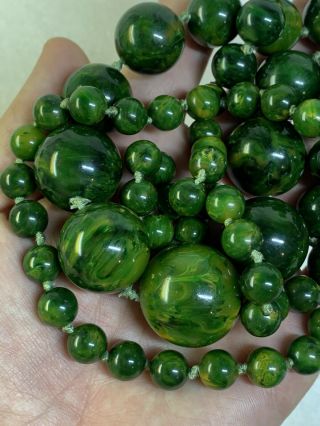 Vintage Rare Marbled Green Round Graduated Bead Bakelite Necklace / 110.  9 Grams