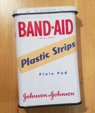 Vintage Johnson & Johnson Band - Aid Plastic Strips Plain Pad 31ct.  Tin Very
