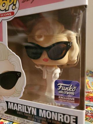 Funko Pop Marilyn Monroe Hollywood Exclusive Limited Edition With Soft Protector