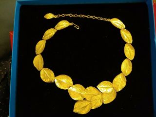 Stunning TRIFARI Gold Tone Textured Leaf Set Necklace Bracelet Clip - on Earrings 3