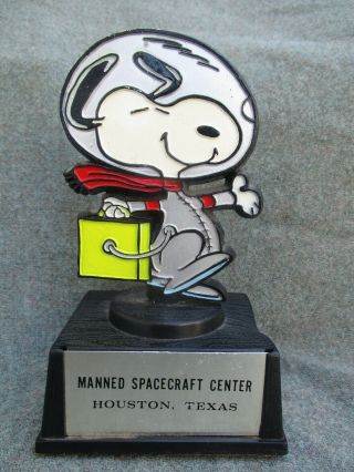 Vintage 1970 Peanuts Aviva Snoopy Astronaut Houston Texas Trophy Figurine