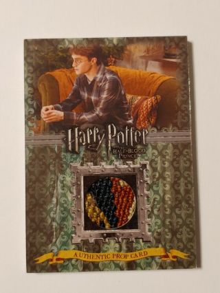 2009 Harry Potter & The Half Blood Prince Cushions From The Burrow Prop Card P3