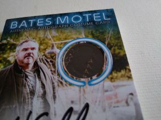 W Earl Brown Bates Motel SDBC5 autograph card Comic Con 44/64 belt stitches 3
