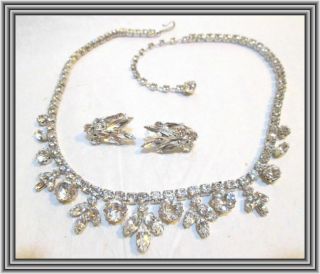 Sherman Clear Color - Leaf Cluster Motif Pendant Style Necklace & Earring Set Nr