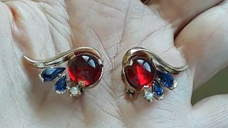Vintage Crown Trifari Alfred Philippe Jewels Of India Clip Earrings Gold Tone