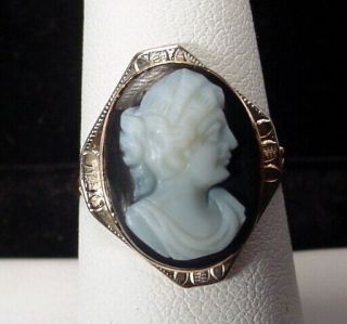 Vintage 10k Yellow Gold Black And White Ladies Cameo Ring 3.  1 Grams Wear Scrap