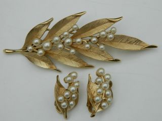 Crown Trifari Faux Pearl Leaf Pin Brooch And Clip On Clip On Earring Set Vintage